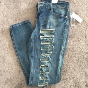BNWT Bongo Skinny Jeans
